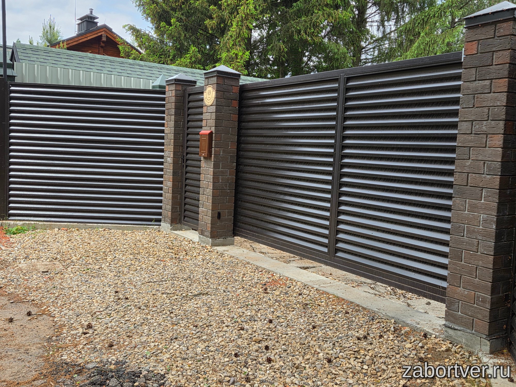 Откатные vs распашные ворота: что выбрать?