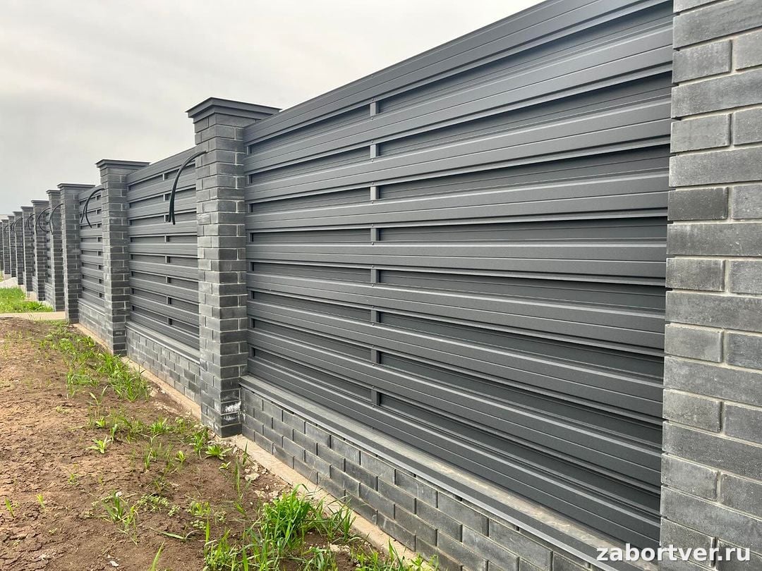 Забор из штакетника