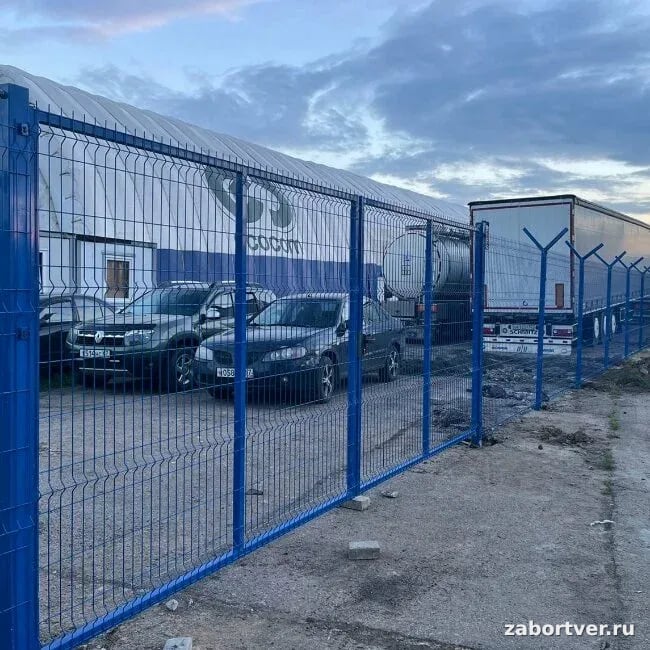 Сетчатые и 3D заборы: Современный стандарт надежного ограждения