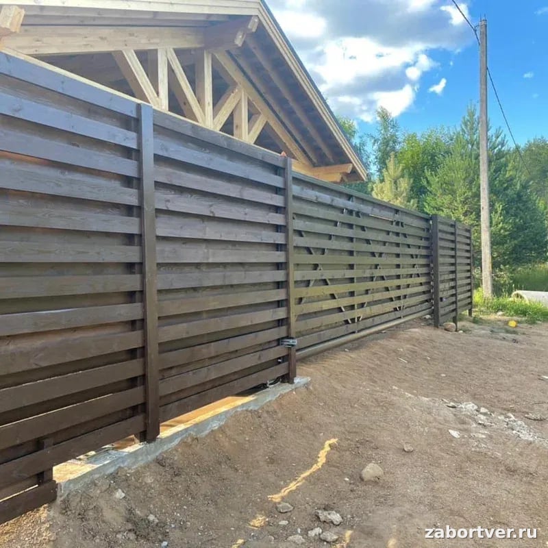 Горизонтальный забор из досок: Современные стили, Шахматка и Плетенка