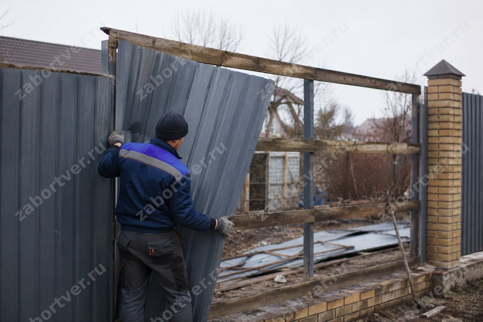 Демонтаж старого забора в Удомле