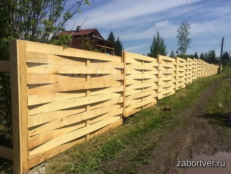 Деревянные и плетеные заборы: Эко-решения для вашего участка